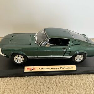 Maisto 1967 Ford Mustang GTA Fastback Model